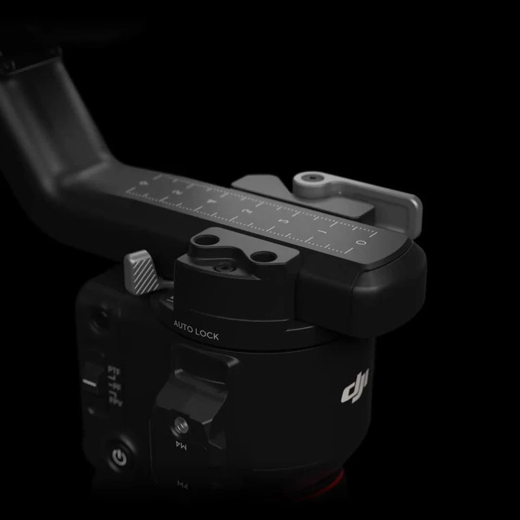 گیمبال دی جی آی مدل DJI RS4 به همراه کیف